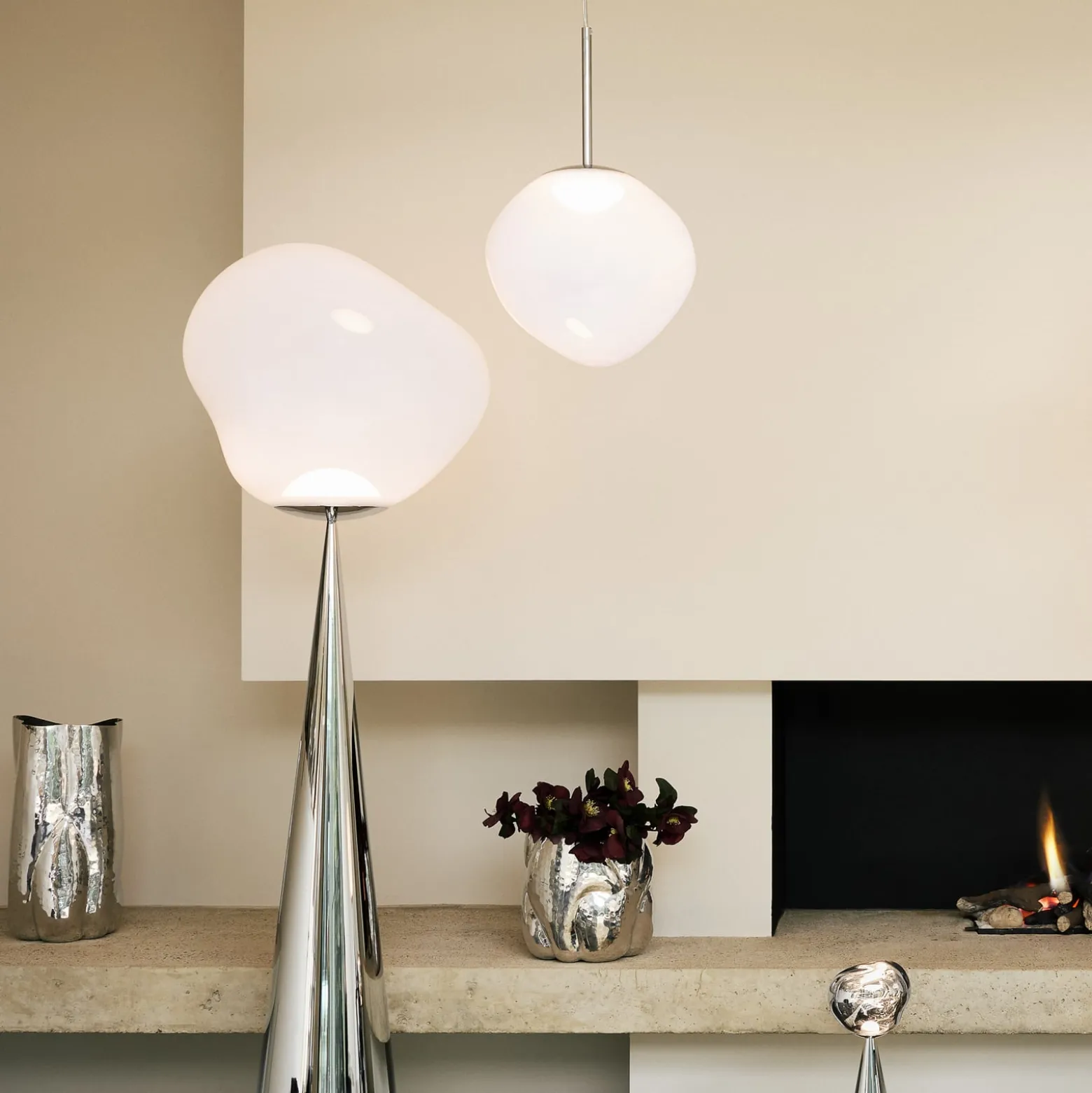 Tom Dixon LED-riippuvalo Melt, Ø 50 cm, opaali/kulta