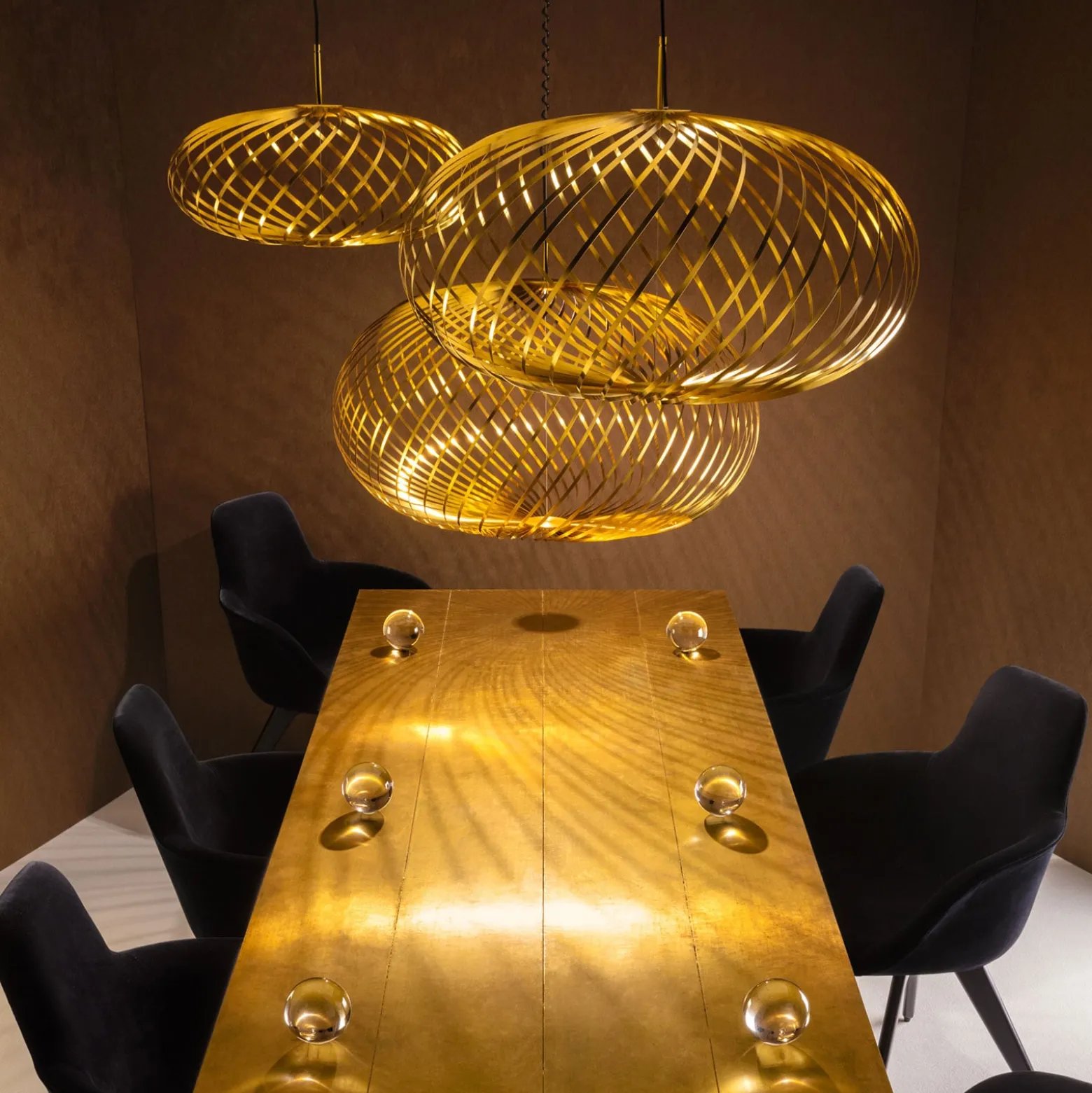 Tom Dixon Spring Large riippuvalo Ø 95 cm messinki
