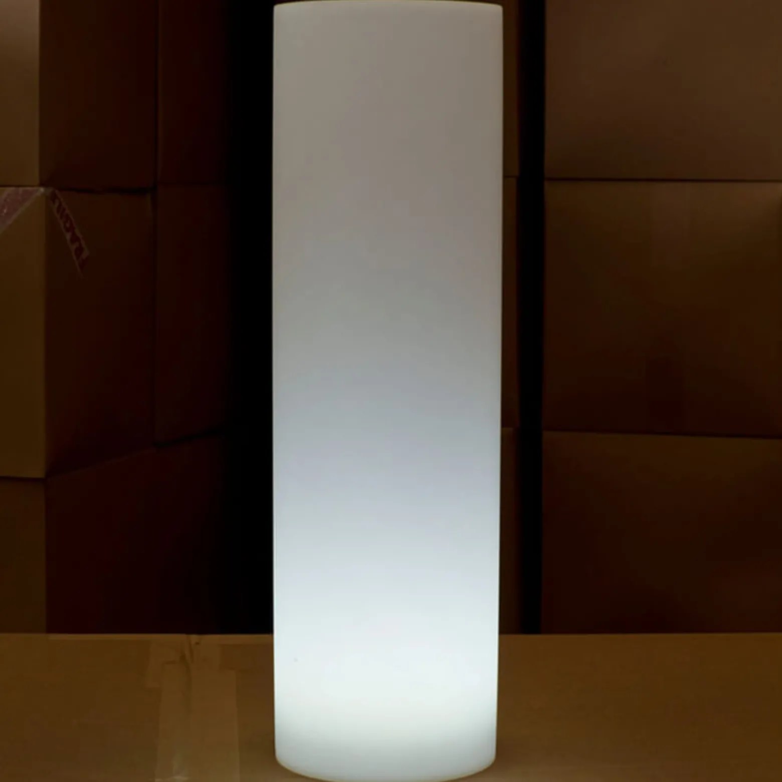 Tower - LED-koristevalo, jota voidaan ohjata sovelluksen kautta