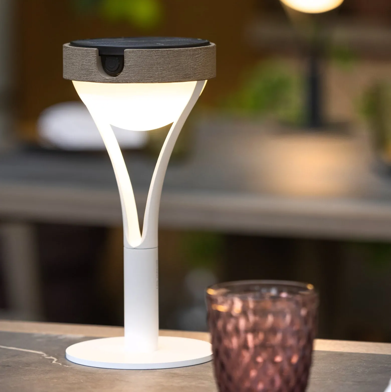 Tyble LED-aurinkopöytävalaisin, valkoinen / teak, 2700 K, 200 lm