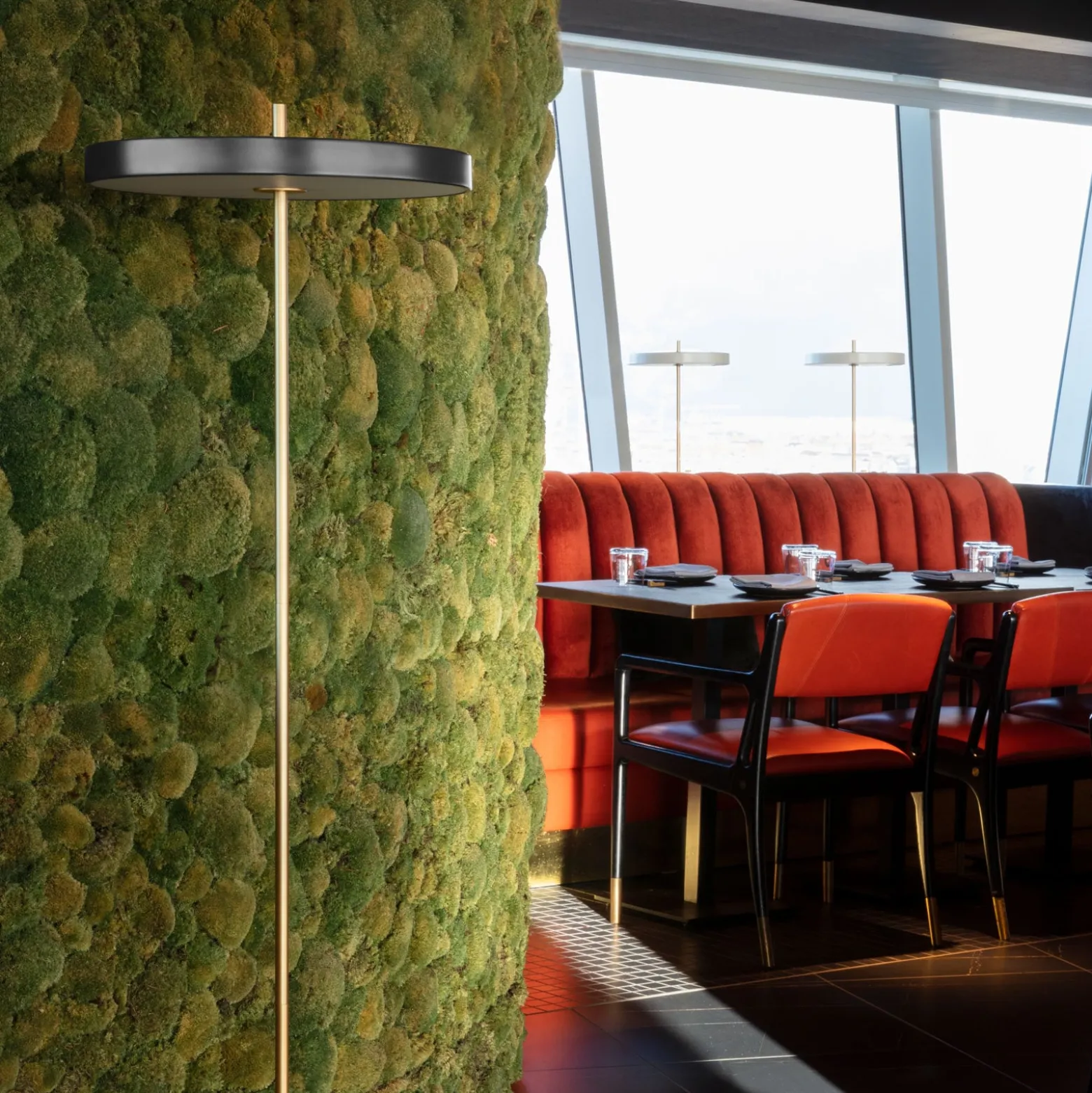 UMAGE Asteria Floor LED-lattiavalo antrasiitti