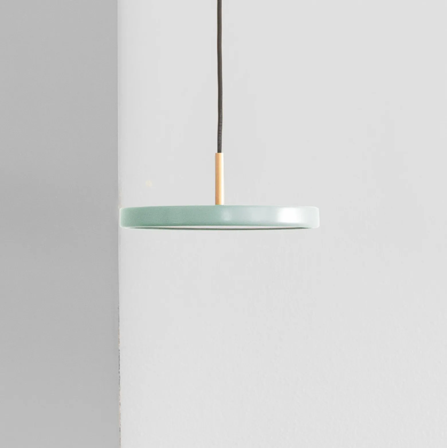 UMAGE Asteria MicroV2 -riippuvalo, himmen., oliivi
