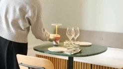 UMAGE LED-akkulamppu Asteria MOVE MINI travertiini/messinki IP44