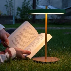 UMAGE LED ladattava pöytävalaisin Asteria Move metsänvihreä/messinki 31cm