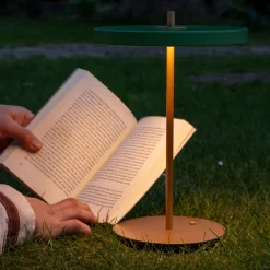 UMAGE LED ladattava pöytävalaisin Asteria Move metsänvihreä/messinki 31cm