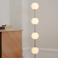 UMAGE LED-lattiavalo Audrey, teräksenvärinen, korkeus 128 cm, 4-lamppuinen.