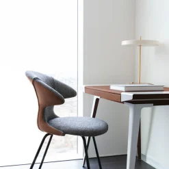 UMAGE LED-pöytävalaisin Asteria Table, USB, helmiäisvalkoinen/messinki