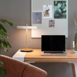 UMAGE LED-pöytävalaisin Asteria Table, USB, helmiäisvalkoinen/messinki