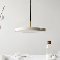 UMAGE LED-riippuvalaisin Asteria Medium helmiäis/messinki Ø 43 cm