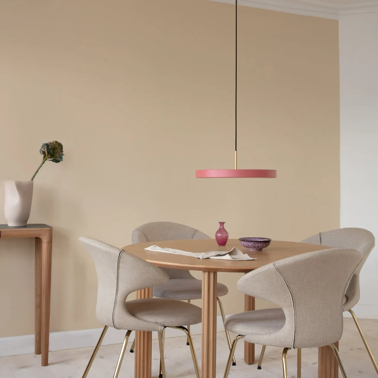 UMAGE LED-riippuvalaisin Asteria Medium, ruusukulta/messinki, Ø 43 cm
