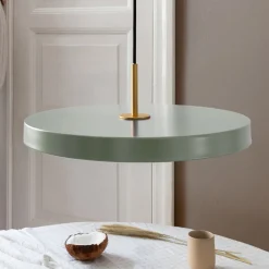 UMAGE LED-riippuvalaisin Asteria Medium vaaleanvihreä/messinki Ø 43 cm