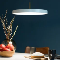 UMAGE LED-riippuvalaisin Asteria Mini, helmenvalkoinen/messinki, Ø 31 cm