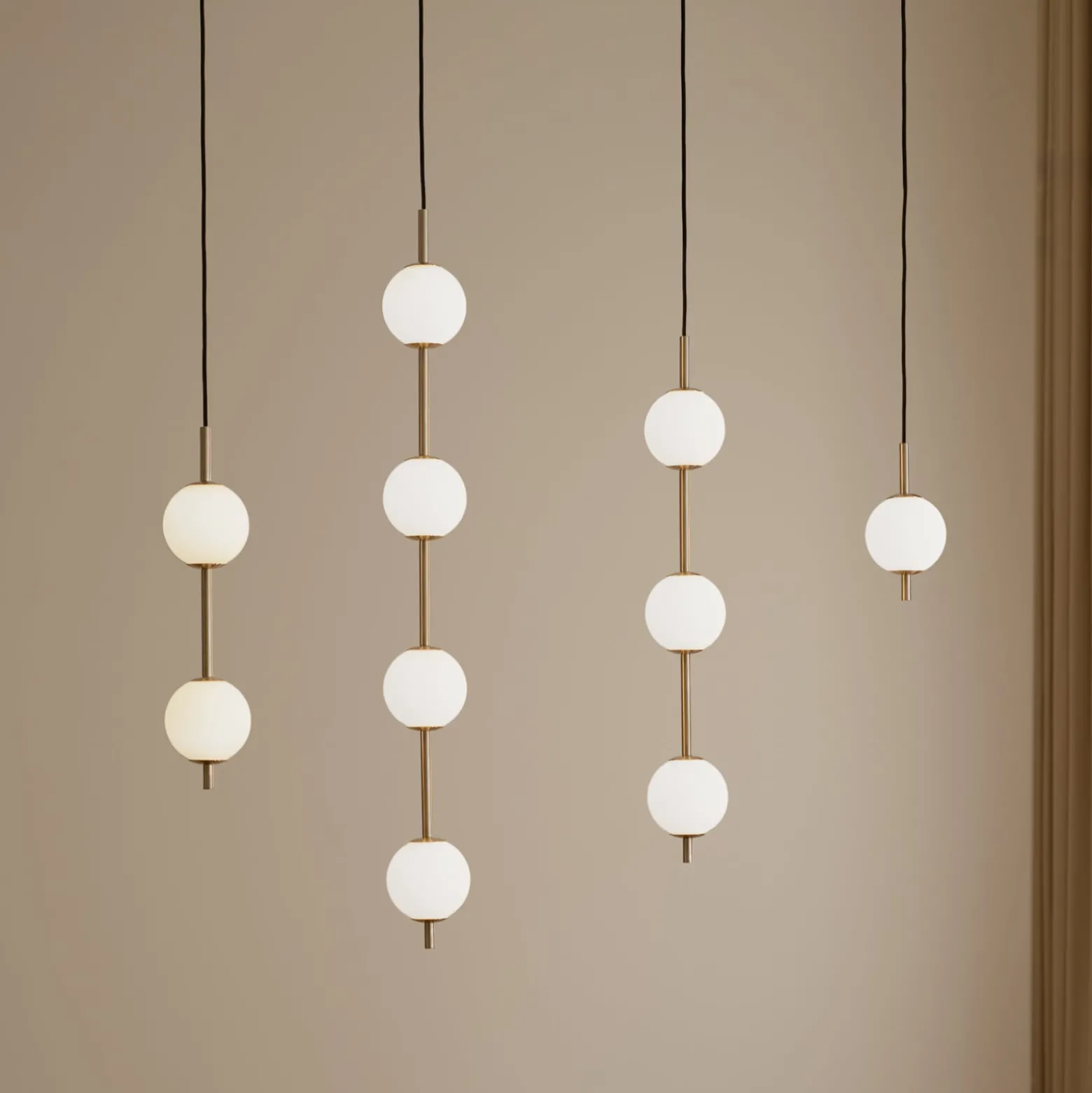 UMAGE LED-riippuvalaisin Audrey, messinkivärinen, 4-lamppuinen, Ø 12 cm