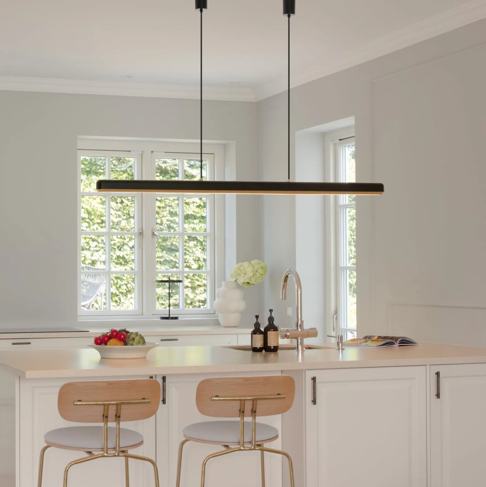 UMAGE LED-ripustusvalaisin Hazel Branch, musta/messinki, 150 cm