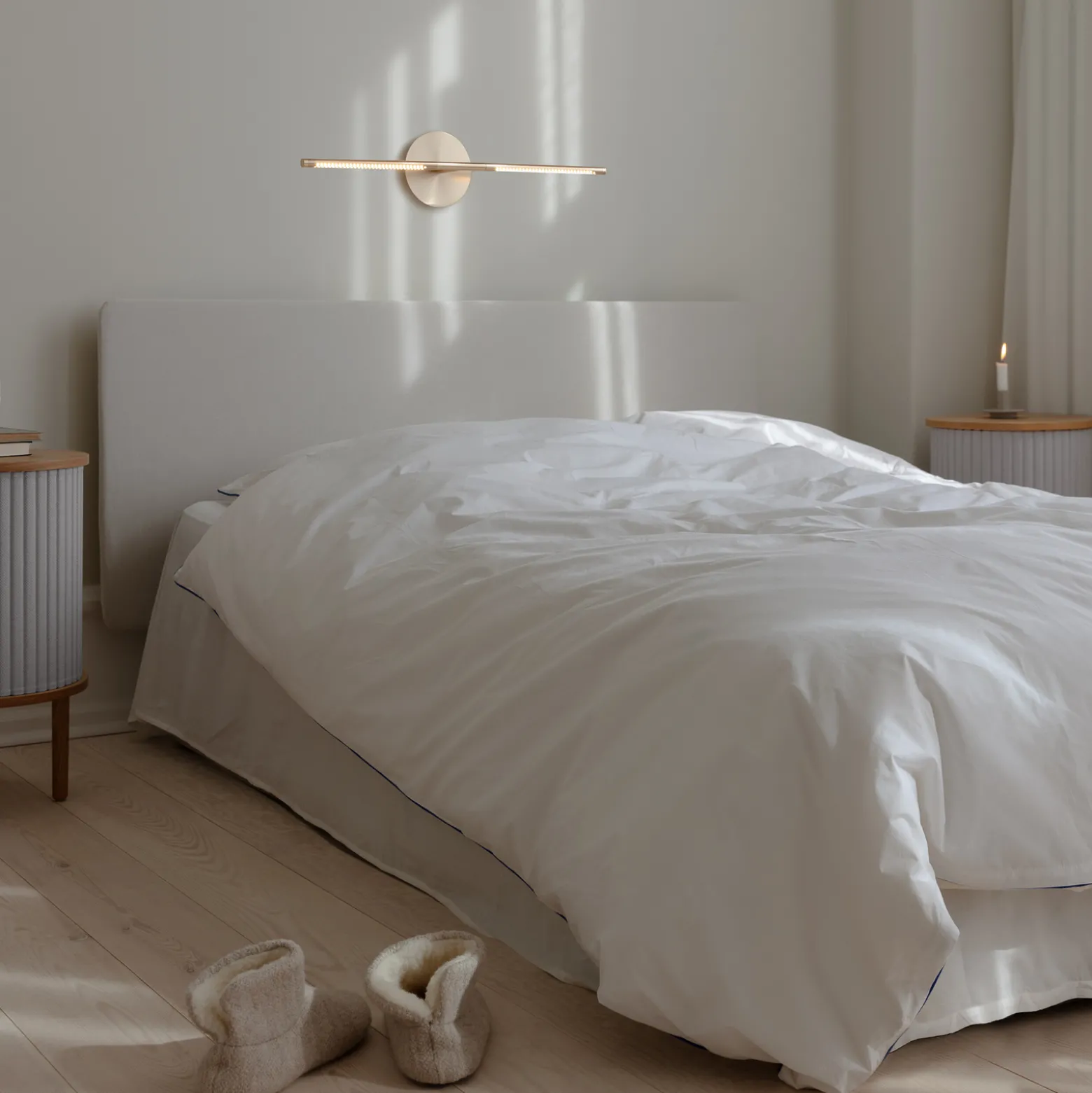 UMAGE LED-seinävalaisin Omni, messinki, pituus 74 cm