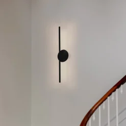 UMAGE LED-seinävalaisin Omni, musta, pituus 74 cm