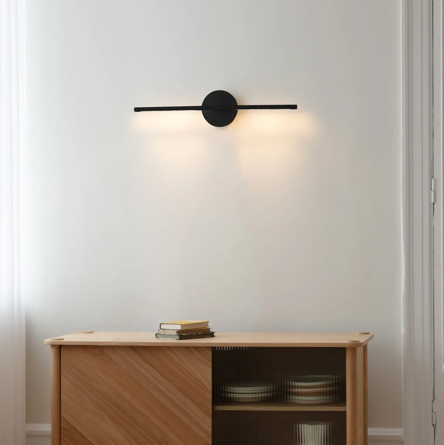 UMAGE LED-seinävalaisin Omni, musta, pituus 74 cm