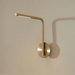 UMAGE LED-seinävalaisin Omni Pivot, messinkivärinen, himmennettävä