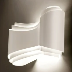 Valkoinen design-seinävalaisin Ionica