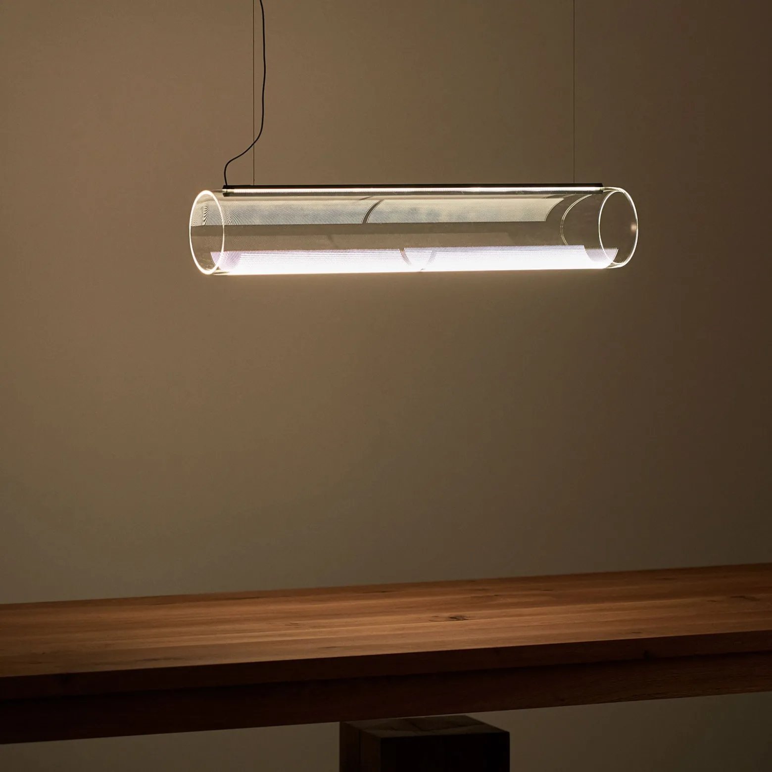 Vibia Guise 2277 LED-riippuvalaisin, pituus 89 cm