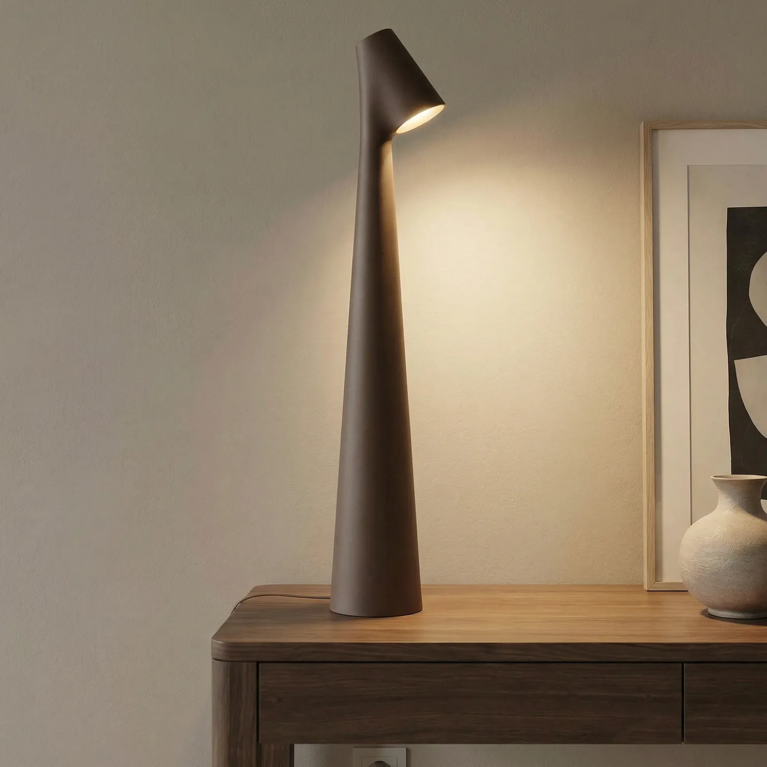 Vibia LED-akkupöytävalaisin Africa, korkeus 40 cm, tummanruskea