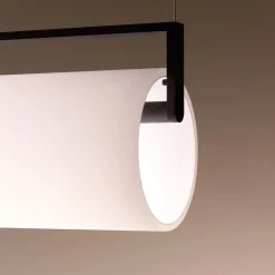 Vibia LED-riippuvalaisin KONTORNO, pituus 122 cm, musta 930 himmennettävä