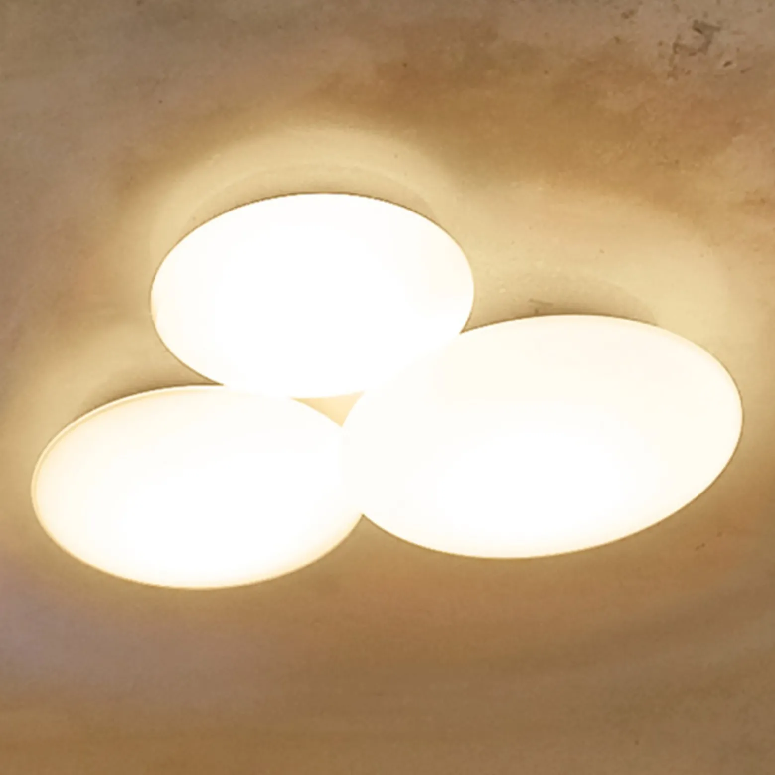 Vibia Puck – 3-lamppuinen kattovalaisin