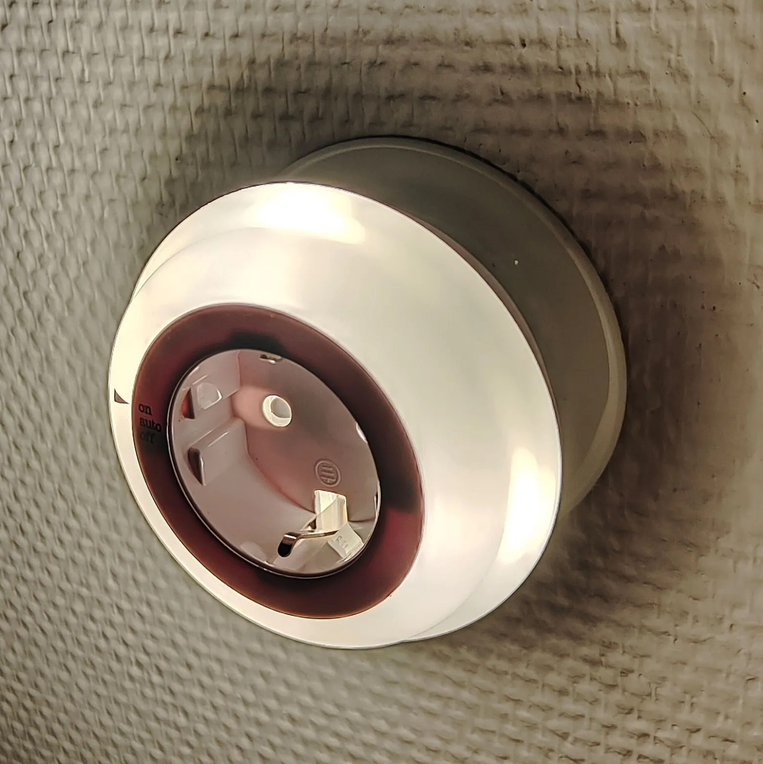 Välipistoke yövalolla, LED-rengas