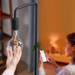 WiZ G95 LED-filamentti globe WiFi E27 6,3W RGBW