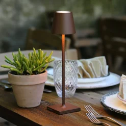 Zafferano LED-akkukäyttöinen pöytälamppu Poldina micro, ruosteenruskea, IP65