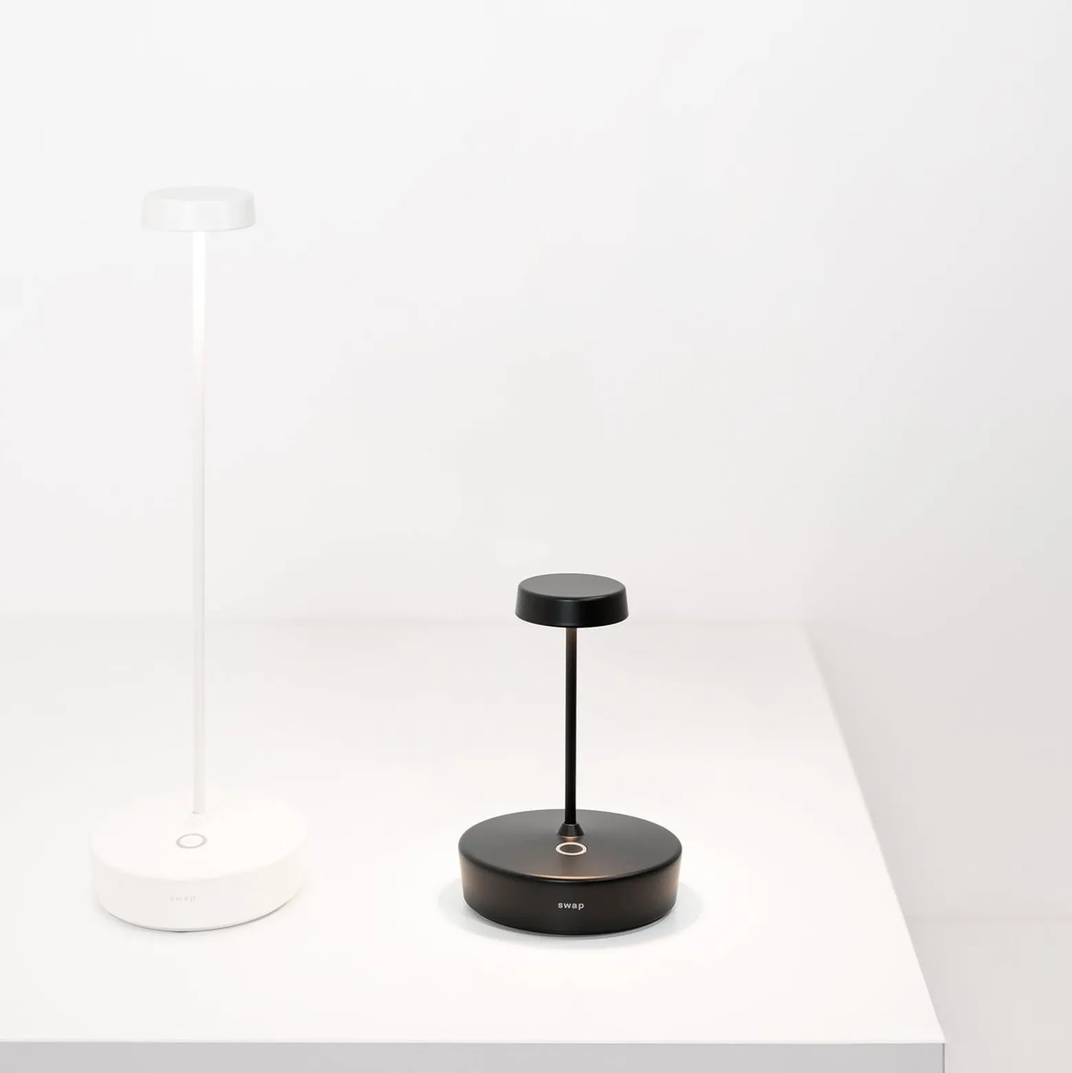 Zafferano LED ladattava pöytävalaisin Swap mini, musta, 15 cm IP65
