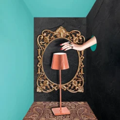 Zafferano Poldina LED-pöytävalaisin paristokoristeinen kupari